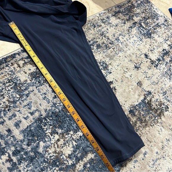 Zuda Navy Blue Athletic 2 in 1 Capris Size XL - Picture 9 of 9